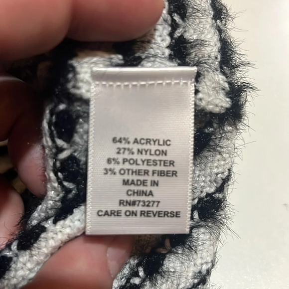 Elle black and white fuzzy sweater large - Picture 7 of 9